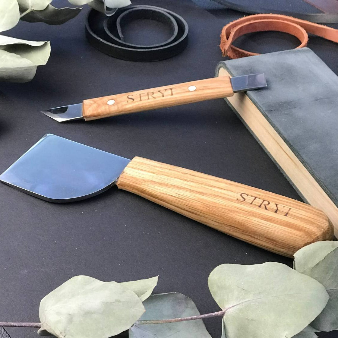 Japanese skiving knife for leather straight-beveled STRYI Profi, knife for leather working, basic knife for leather