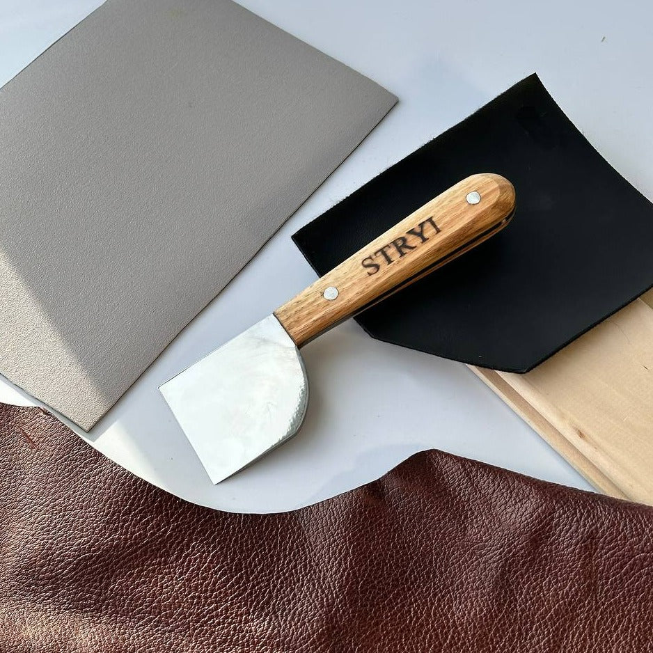 Japanese skiving knife for leather straight-beveled STRYI Profi, knife for leather working, basic knife for leather