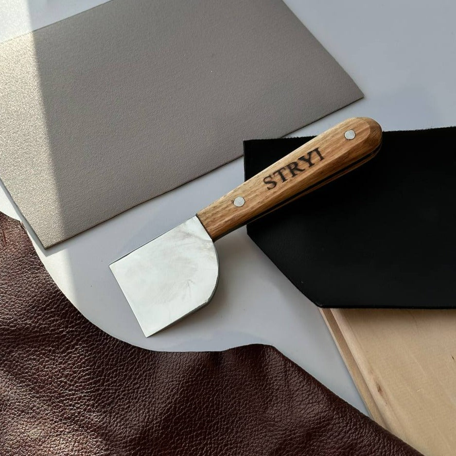 Japanese skiving knife for leather straight-beveled STRYI Profi, knife for leather working, basic knife for leather