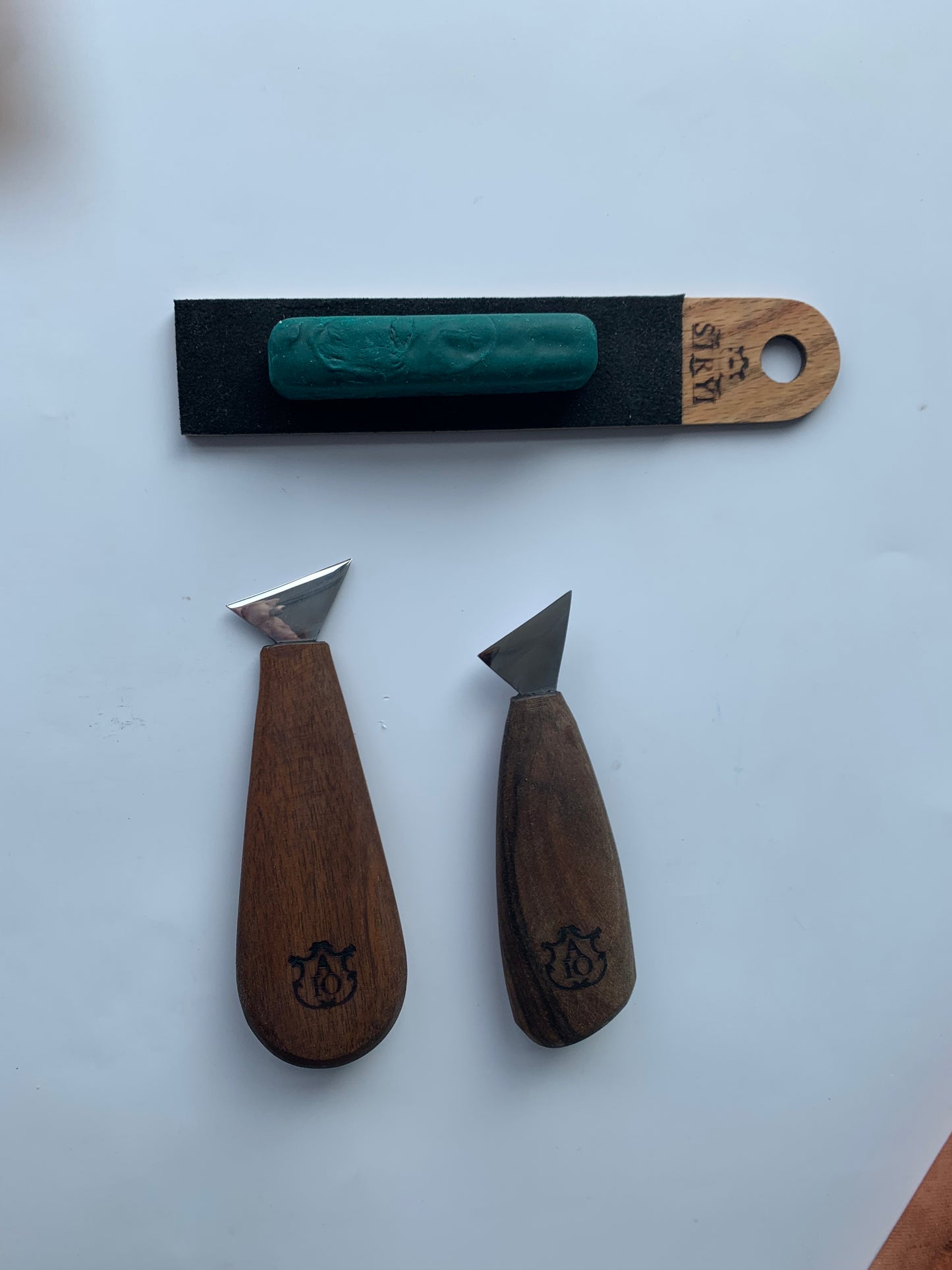 Set of 2 Swallowtail Knives – The Safest for Chip Carving