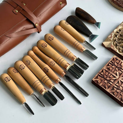 Chip carving kit for modern chip carving in a genuine leather roll-case, Basic carving set