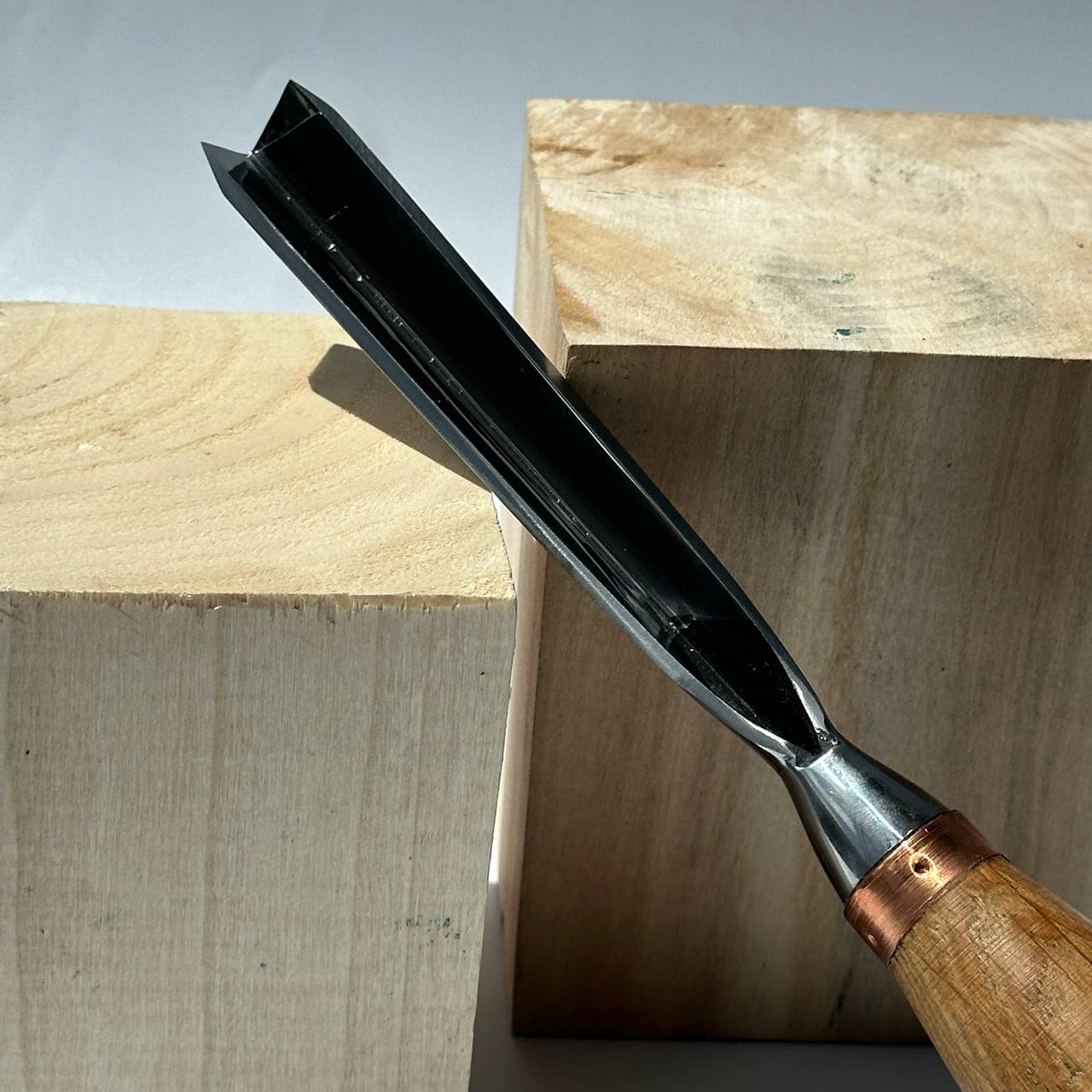 Large sculpture chisel, V-tool 60 degrees 15mm, Heavy-duty gouge STRYI Profi, Wood carving chisel